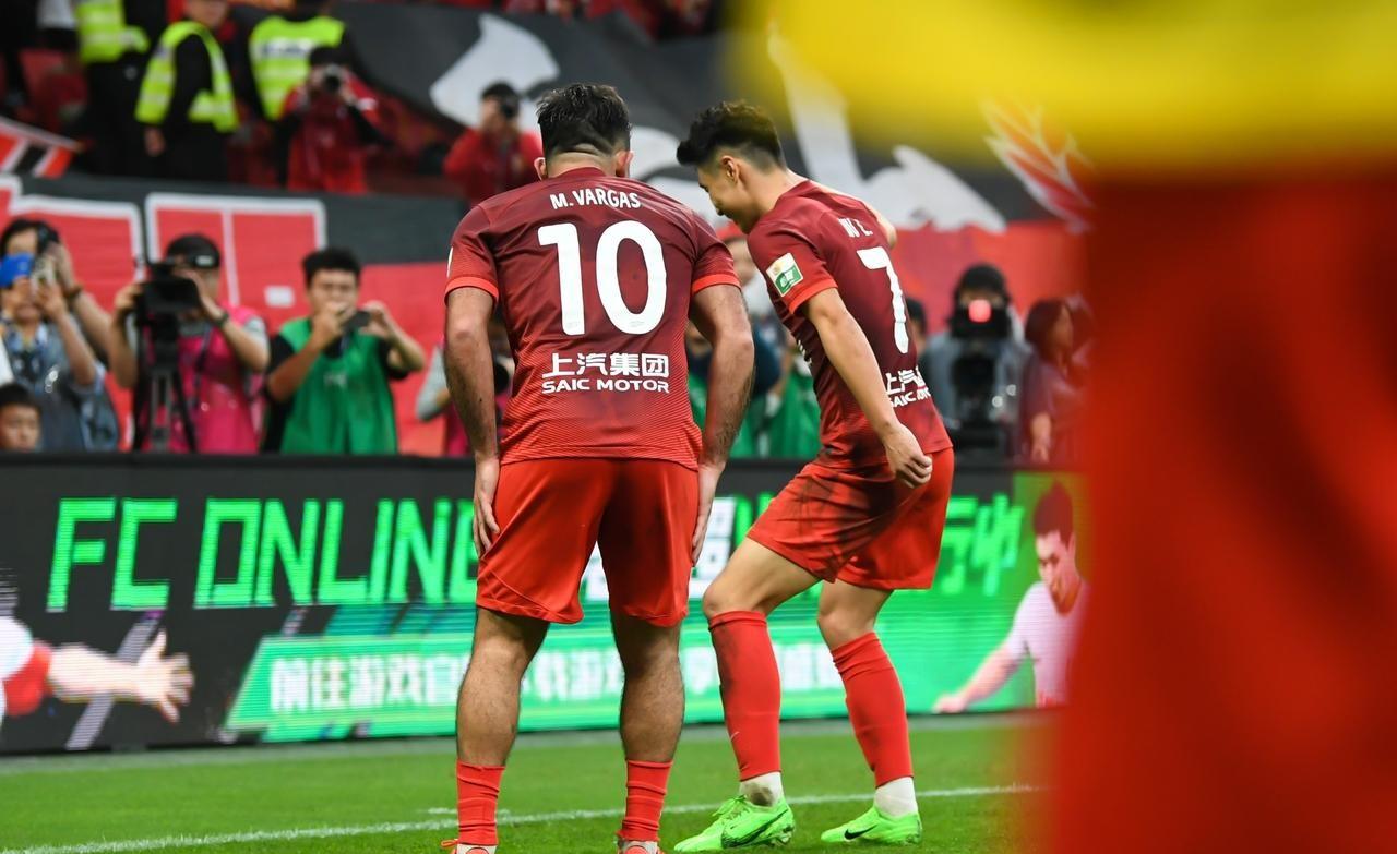 意甲赛后再迎强敌，丹佛掘金回应争议，主帅态度——质疑声仍在，更衣室氛围转暖(金州勇士vs丹佛掘金)